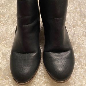 American Eagle booties